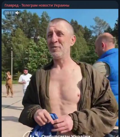 'За нас Україна не забула': кадри перших емоцій звільнених з полону воїнів 'За нас Україна не забула': кадри перших емоцій звільнених з полону воїнів